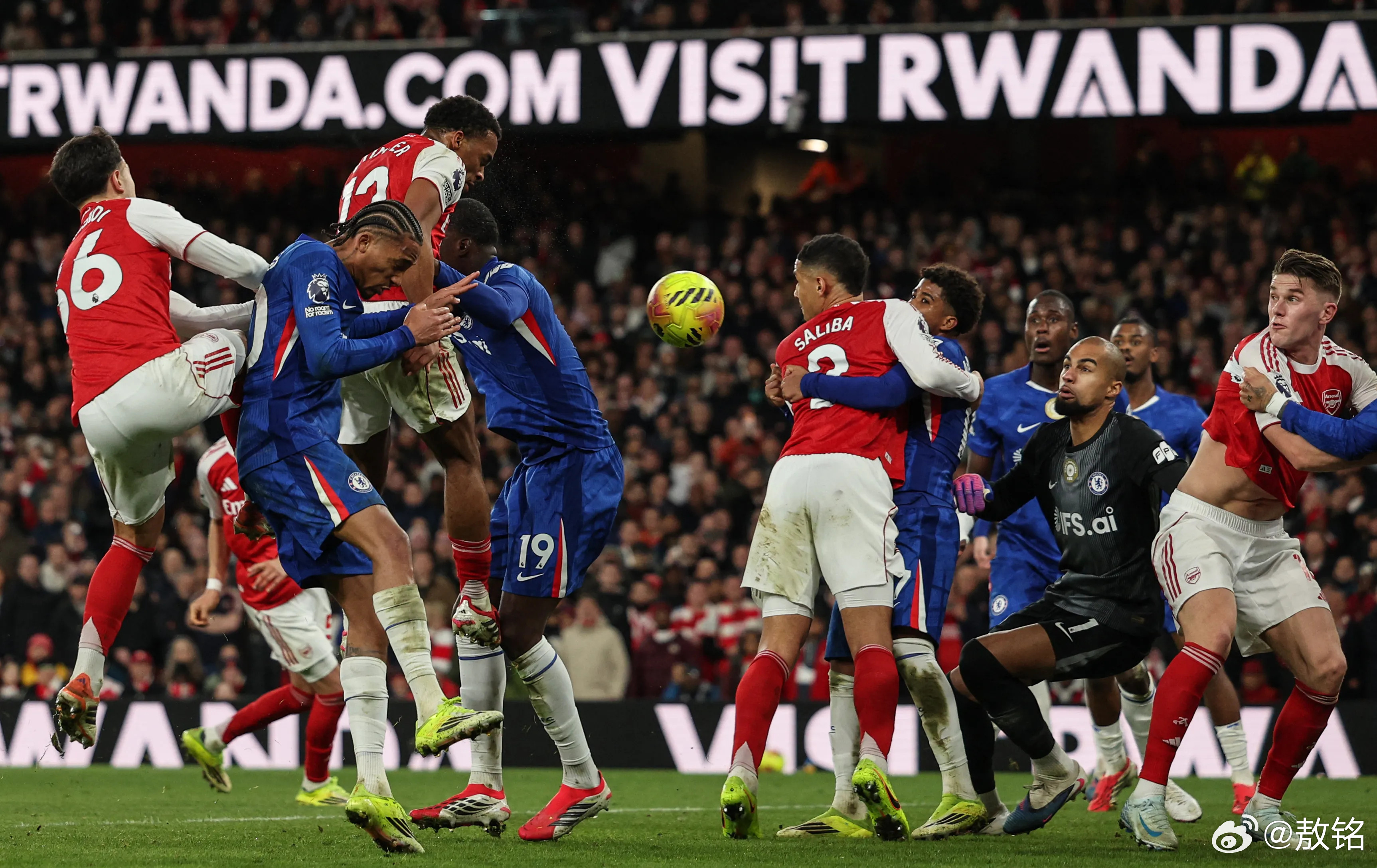 阿森纳英超第28轮战罢，几乎所有话题都集中到一个词，角球。有人说，英超联赛已经