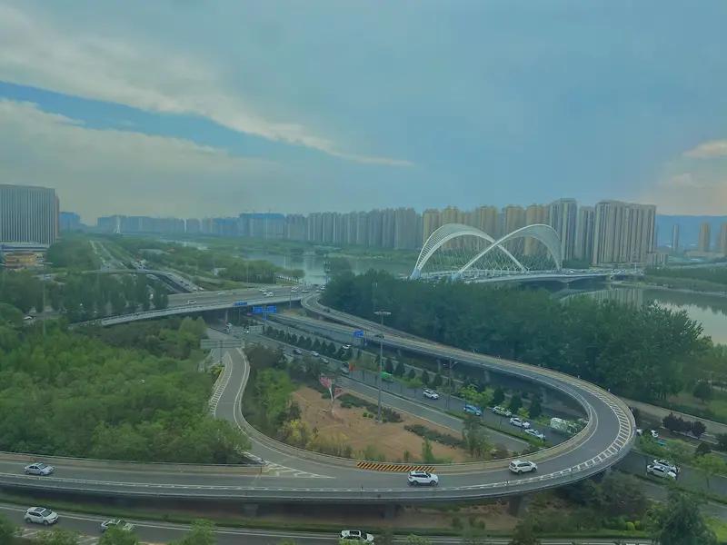 太原是一座极具魅力的城市。论历史，它是“龙城”，历史悠久，有着深厚的文化底蕴。