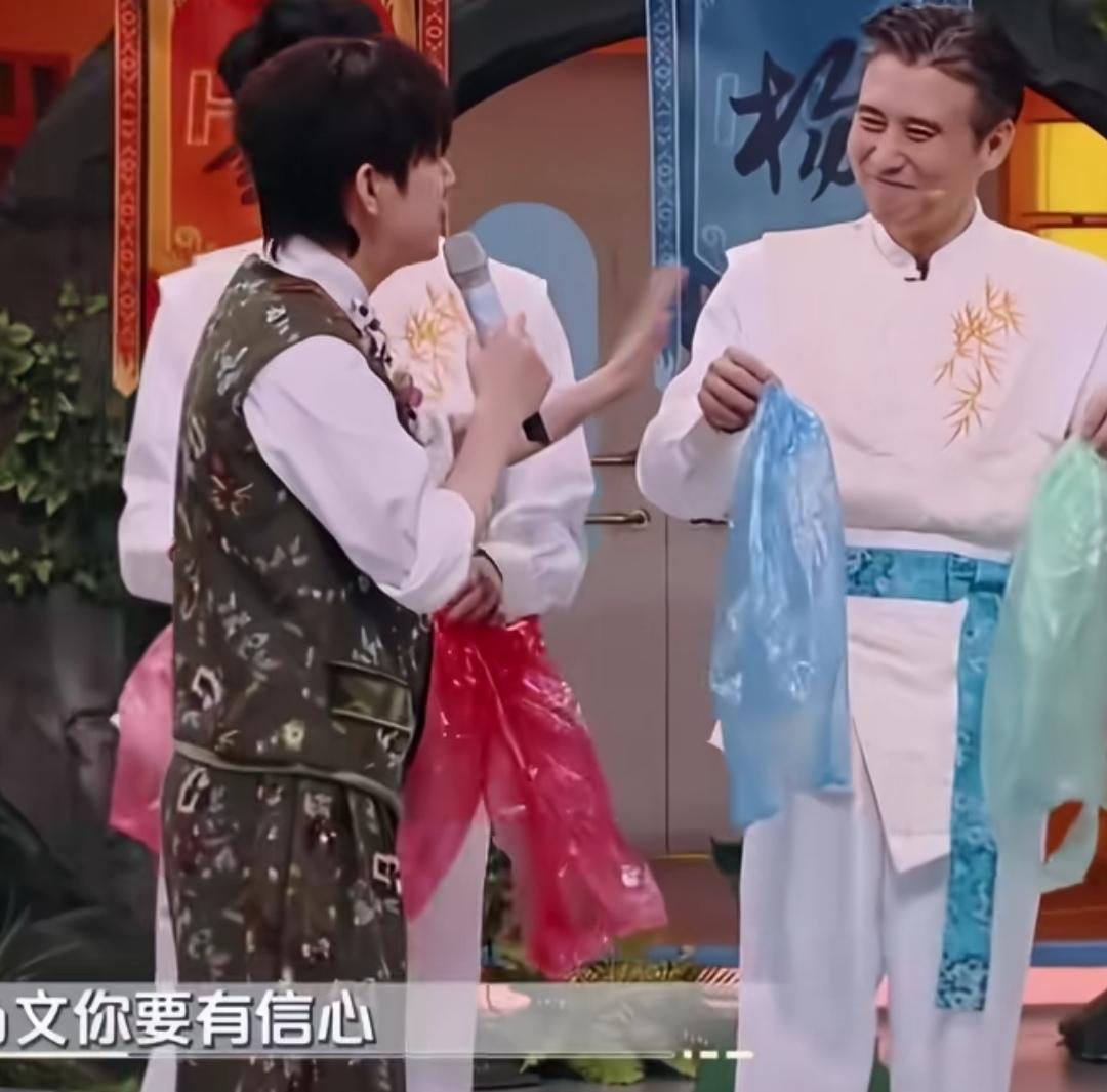 何炅喊李乃文一声弟弟，把李乃文直接给喊蒙了！何炅：“乃文，你要有信心，弟弟，我