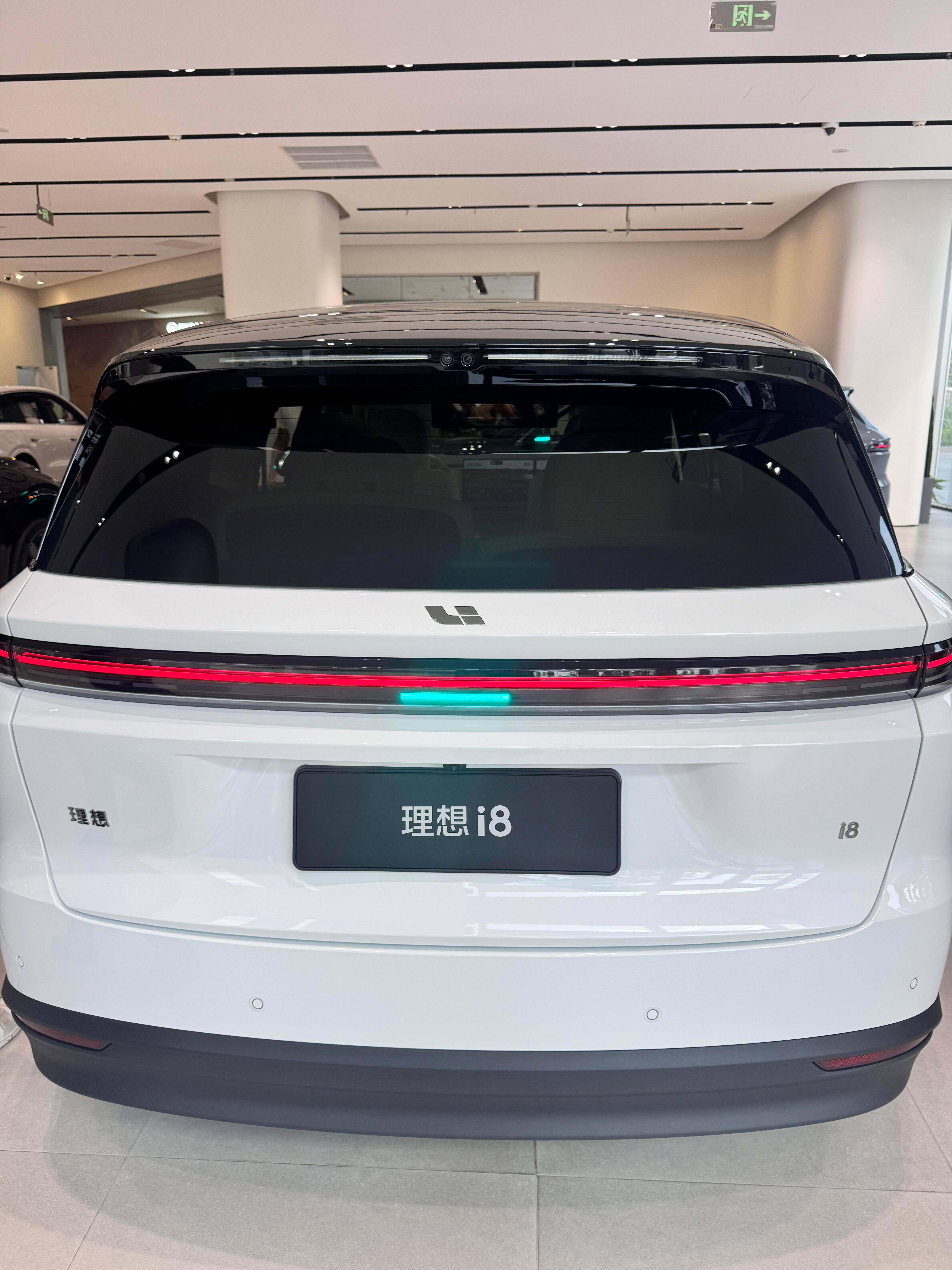 试完理想i8发现i6才是五人出行答案试驾了新款理想i8，二排零重力座椅真的惊艳到