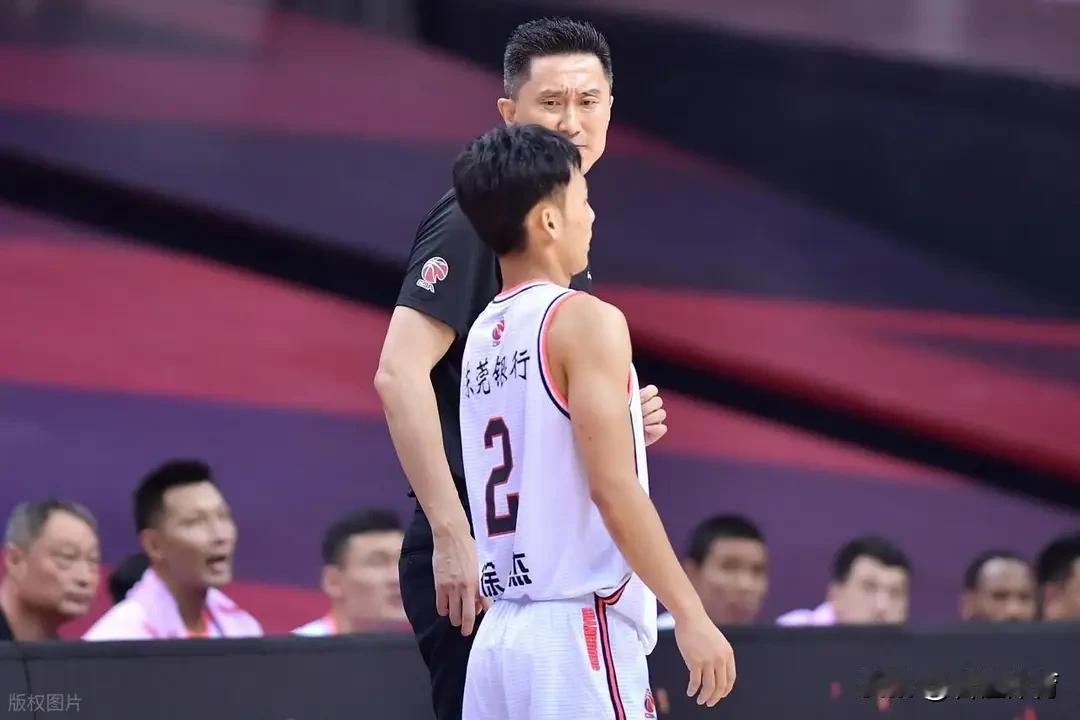 广东球迷心态还是要放平稳一点，今晚广东队与山西队的比赛，广东队并不好打！为什么呢