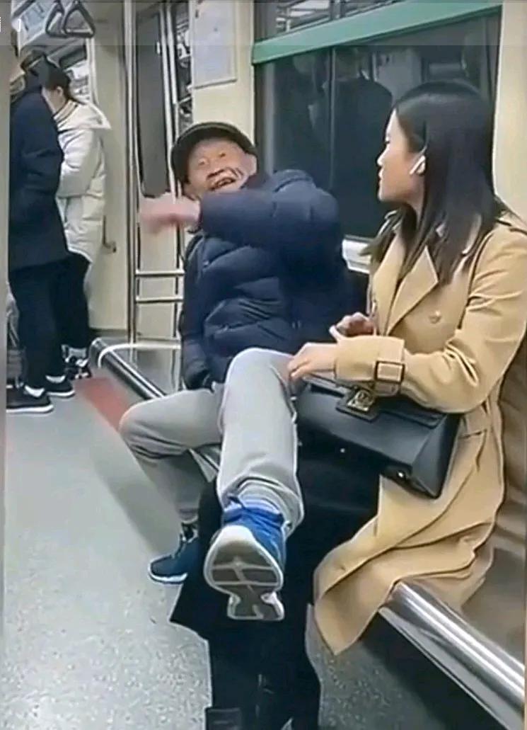 到底是坏人变老了，还是老人变坏了。