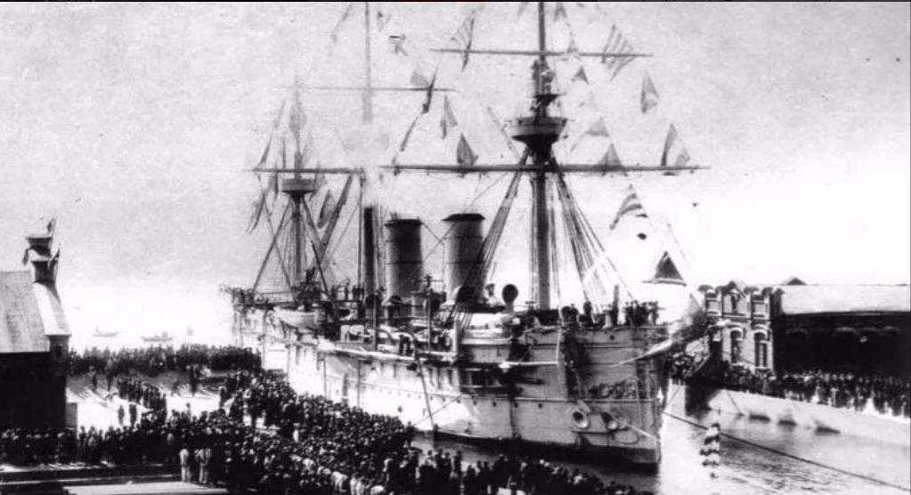 1919年寒冬，沙俄海军上将高尔察克率领的白军残部，拉着28节车厢的16
