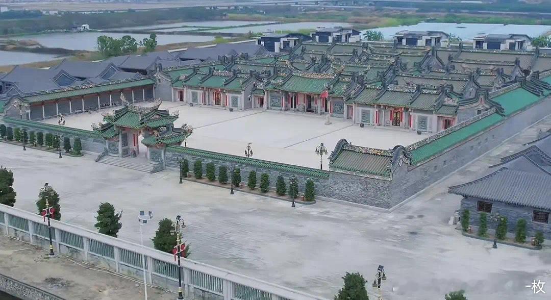 违建豪宅英之园已基本清拆完毕5月28日，红星新闻记者了解到，备受关注的汕头57亩