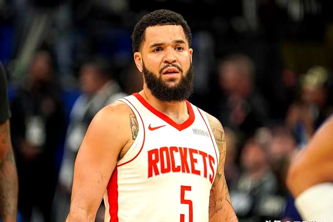 麦迪发话！火箭冲冠就等这人归队前休斯顿名宿麦迪在节目里点评老东家。范弗里