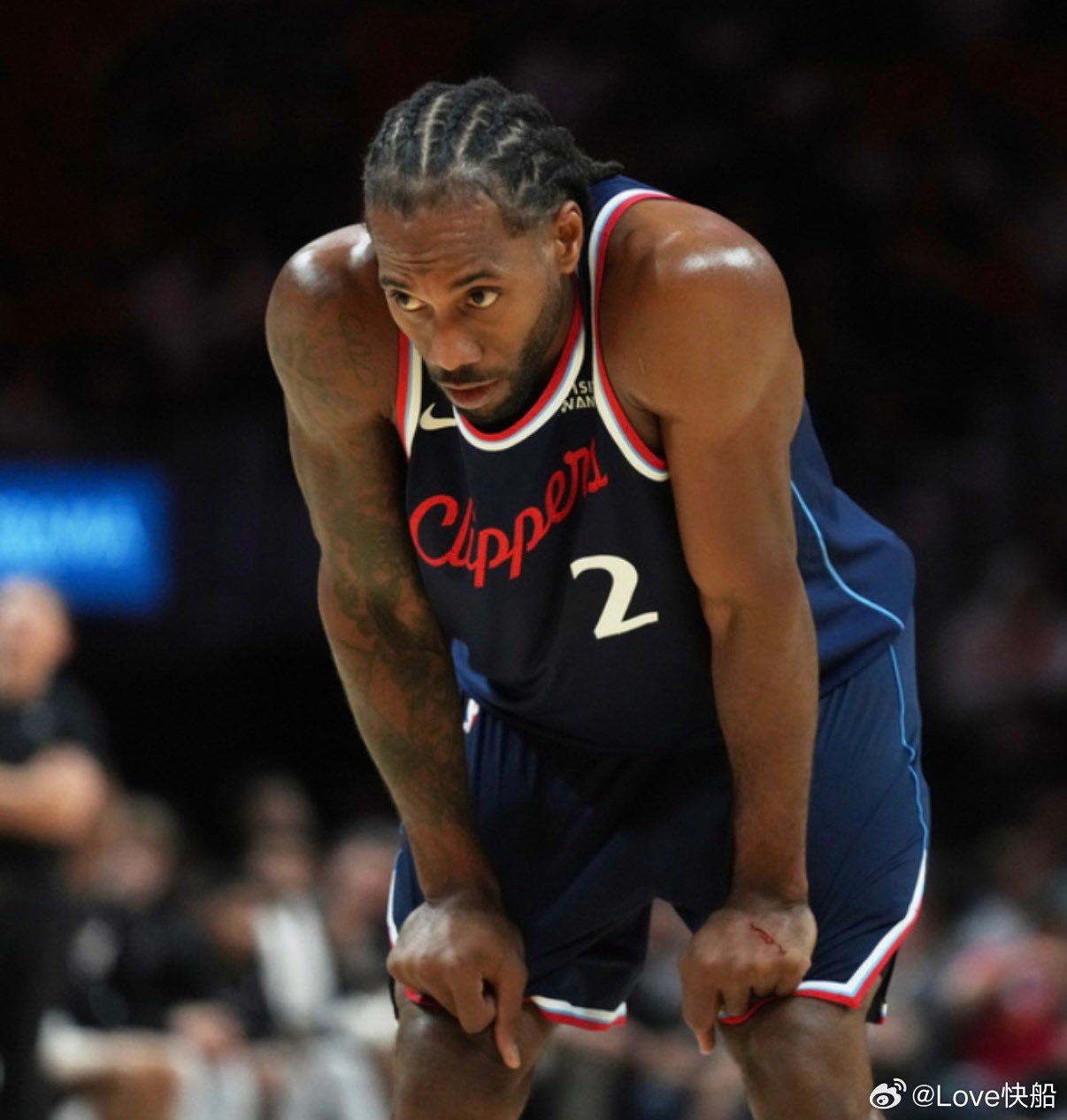 官方伤病报告来了，科怀·伦纳德不在明天对阵鹈鹕队的伤病报告上。快船队今天早上在训