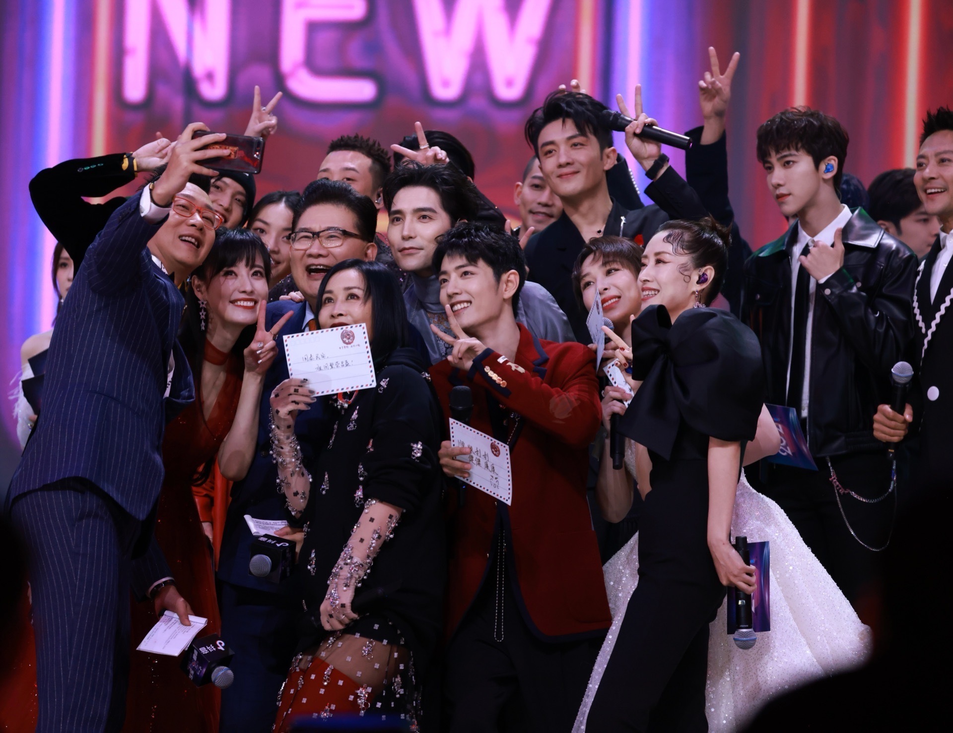 好喜欢看大合照，被爱和快乐包围的小赞赞