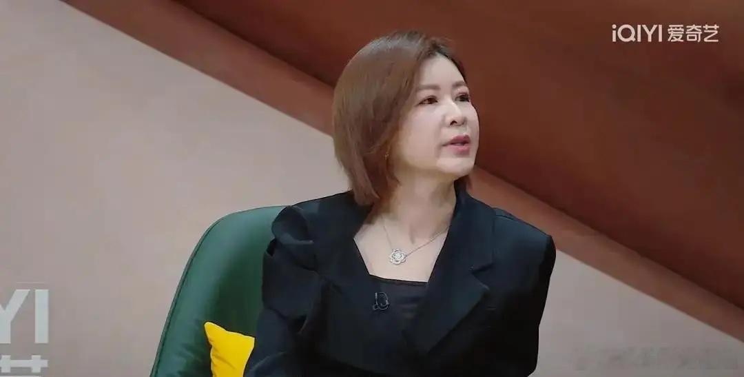 听杜华跟倪萍聊天，有句话真是让我心里咯噔一下她说，如果当年王一博没火，她就回去打