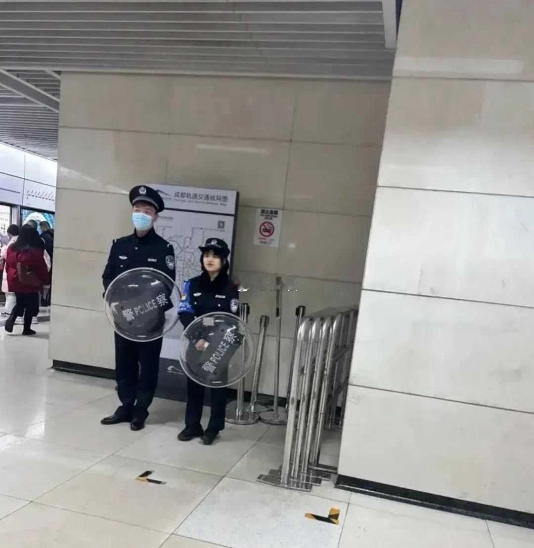 地铁里的保安，到底有没有用？​​​