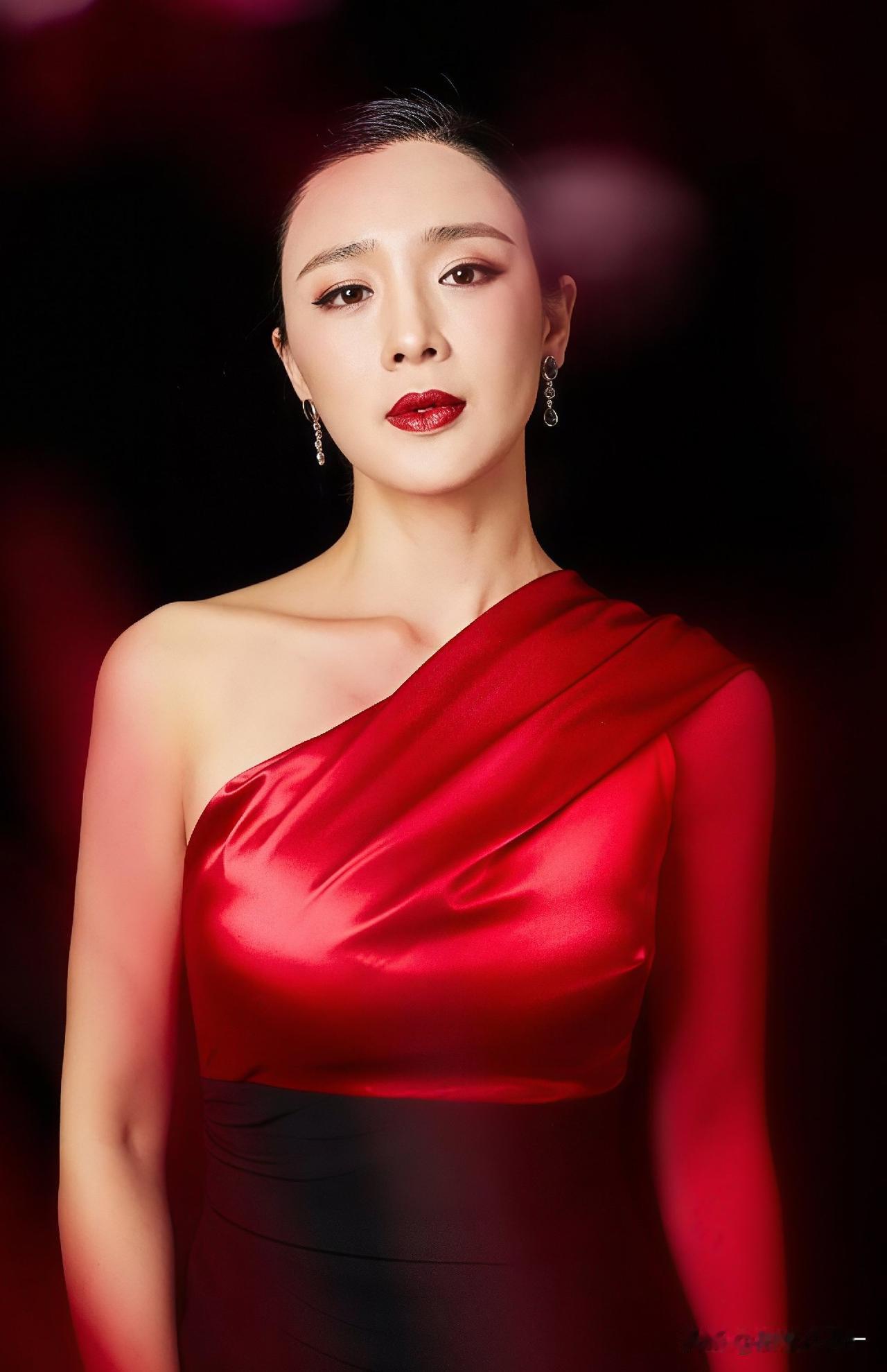 《伟大的长征》，就演万淑芬这女演员，我说咋感觉在哪见过呢，她不就是在《觉