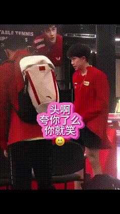 王楚钦夸你了吗？你就笑成这样，人家可是说的莎莎好美！其实球迷刚开始喊的是“王楚