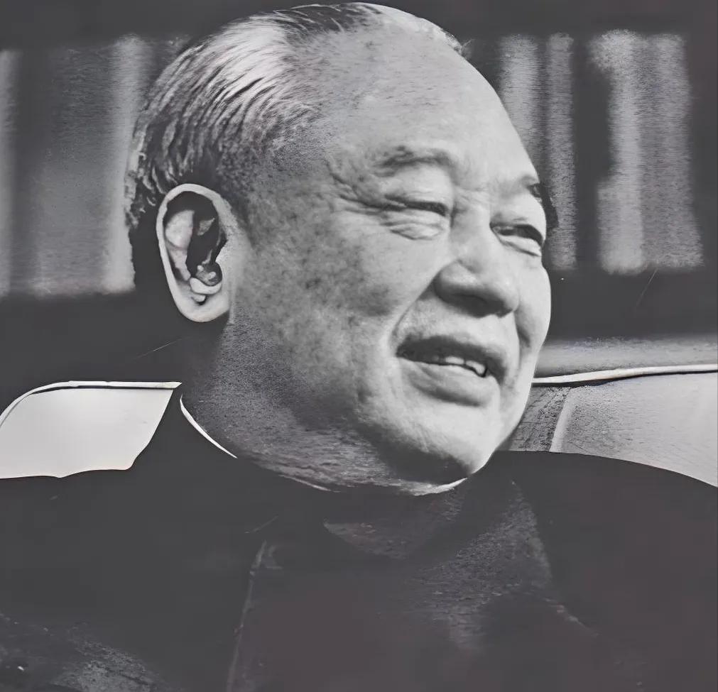 1960年，大庆石油会战告急，余秋里请求罗瑞卿派军机运送5吨焊条，罗总长听完一拍