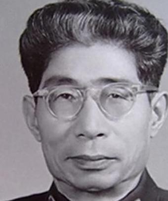 1967年，许世友到北京开会，一开国上将笑着和他打招呼，他理都不理，对方只能尴尬