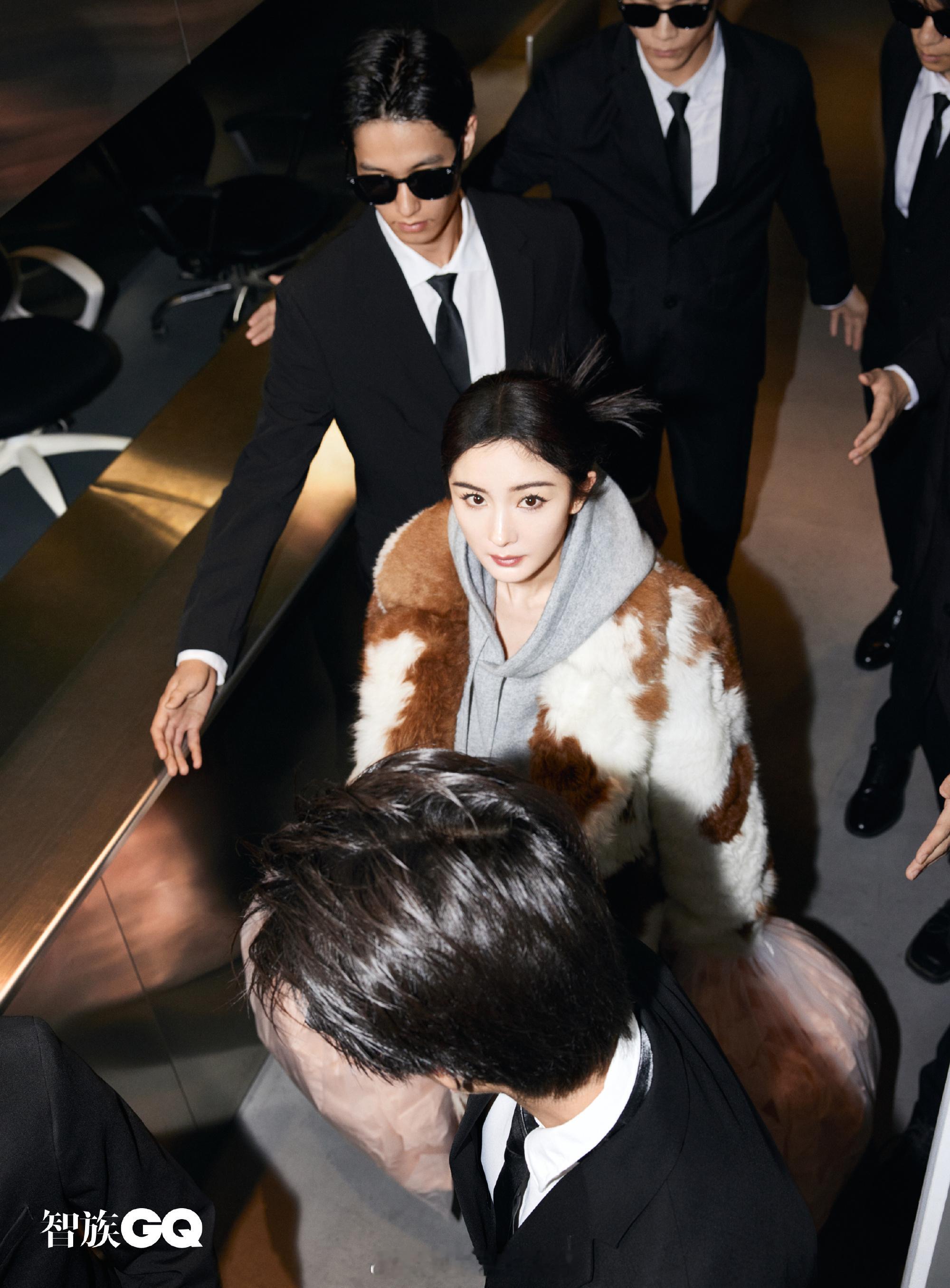 杨幂粉袜绿鞋写真大片