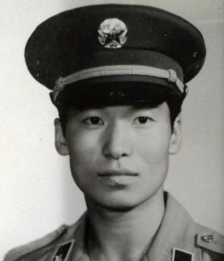 1987年，飞行员徐勇凌驾驶一架歼6战斗机，听错口令，撞上长机，坠毁在云南的深山
