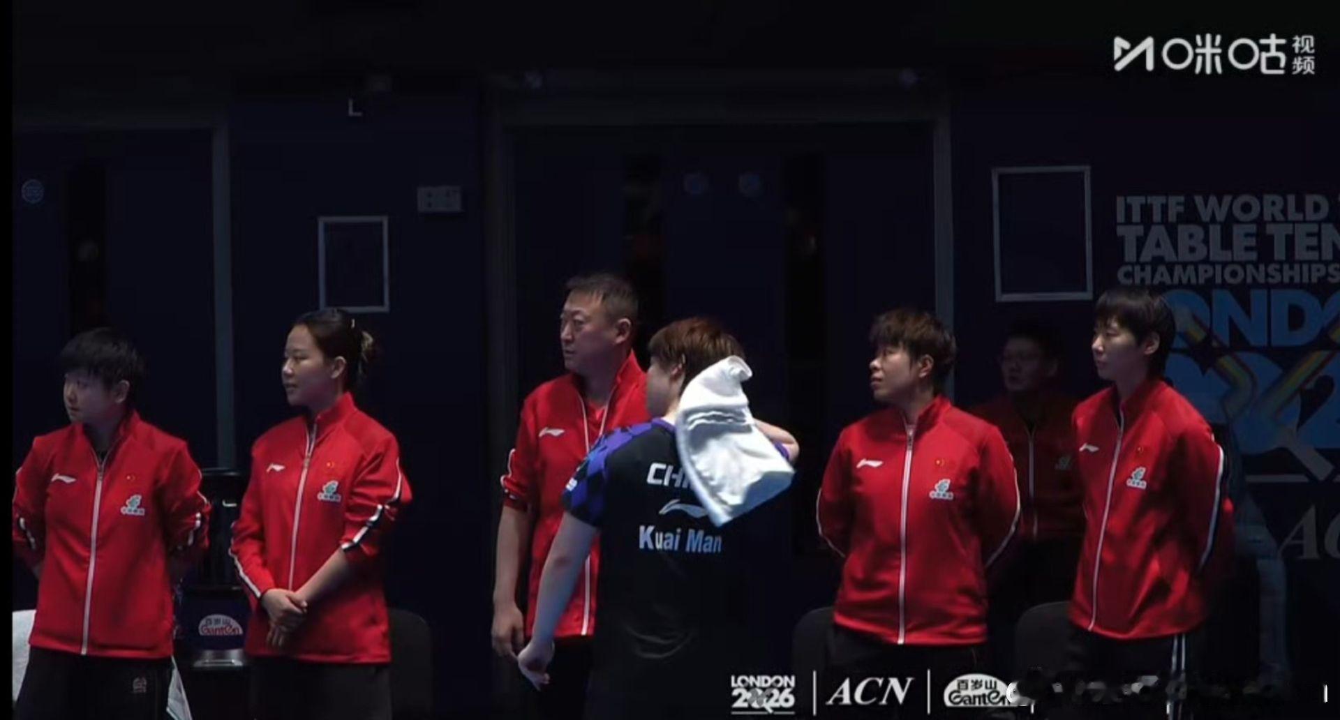 国乒女团心系男团战况这战况，谁能不关心，只能说马琳带女队，命太好了，遇到实力不
