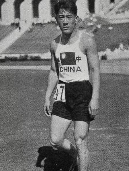 1932年，张学良赞助给刘长春8000大洋，让他去参加洛杉矶奥运会，坐了22天的