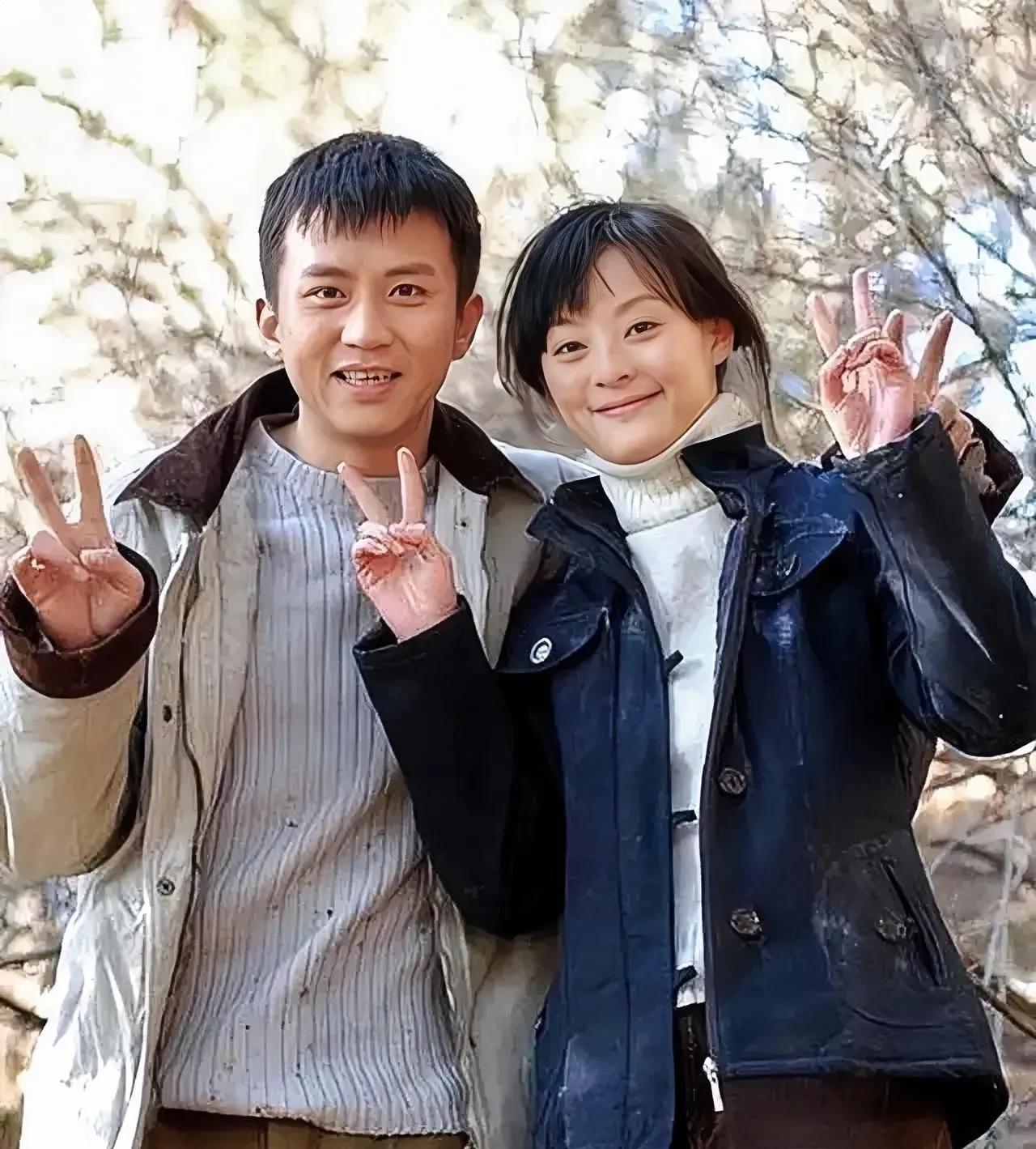 邓超和孙俪拍《幸福像花儿一样》时，两个人住隔壁，有天凌晨邓超接到孙俪发来的短信“