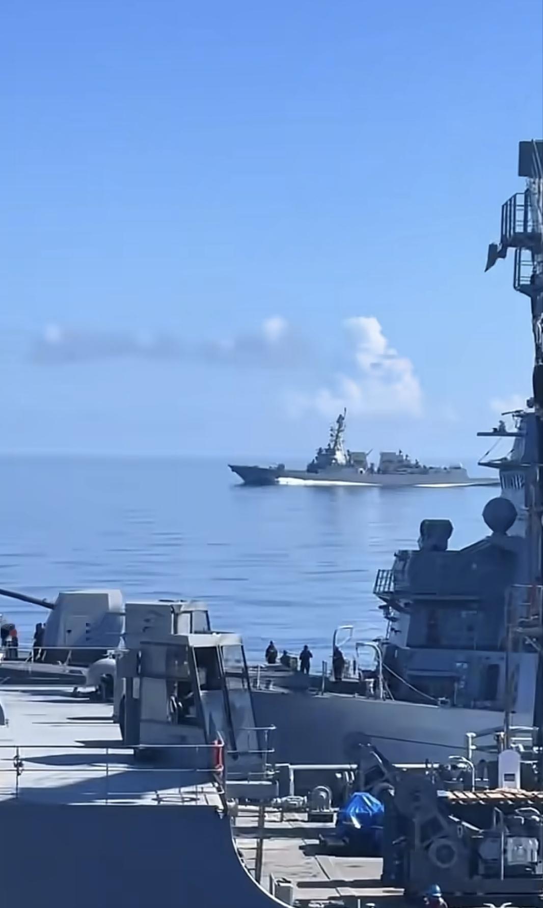 美:阿中你究竟要干嘛中:咋的了这是美:你家055要干嘛中:我家055怎么了