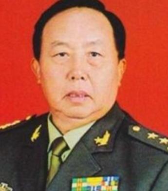 何其宗，自卫反击战英雄，1990年荣升中将，却在56岁时突然退役，定居四川营山，