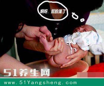 每次换尿布是否该给宝宝洗屁屁, 九成爸妈都做错了