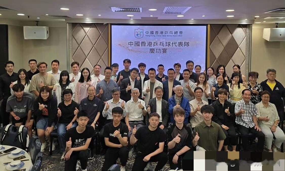 黄镇廷终于圆满了！回到香港受到“隆重欢迎”！来看几个细节：1、接机时就受到