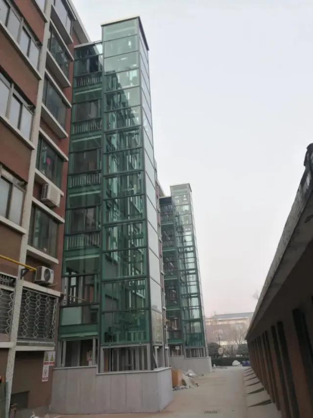 反对加装电梯真是担心安全问题吗？首先说加装电梯的旧楼要符合基本建设要求，20年前