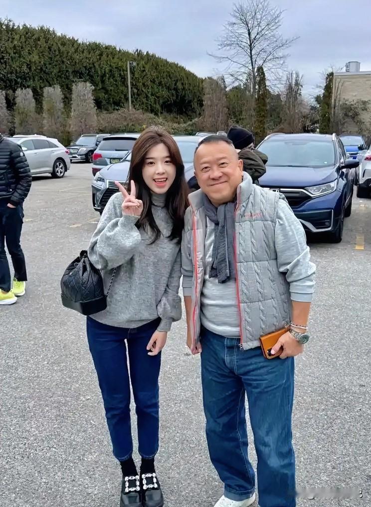 喜欢和美女合照有什么不对