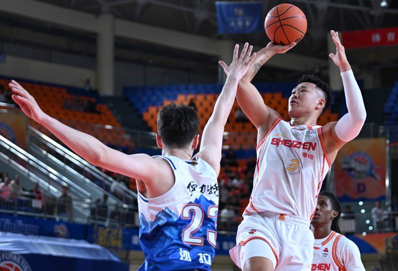 北京时间4月11日消息，CBA常规赛继续进行，上海久事男篮坐镇主场迎战福建晋江文