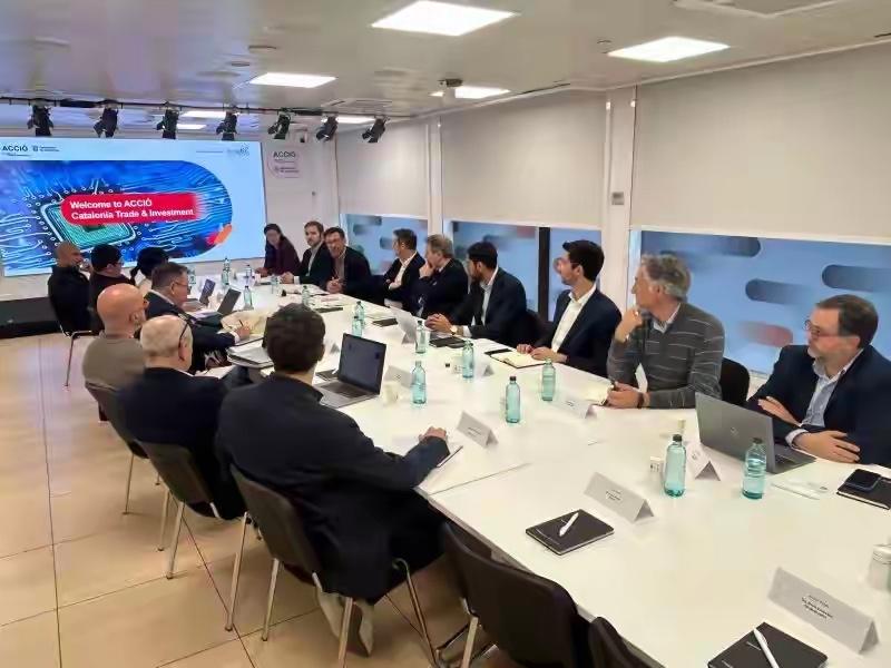 西班牙高官不演了：中国的投资过来我欢迎，中国人就算了最好别来。当地时间4月20