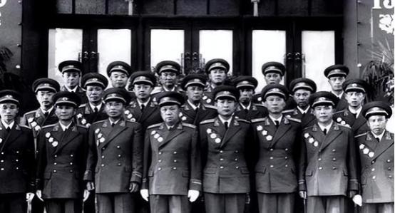 1979年，中央会议讨论出兵越南问题，会上，各将领态度有所不同，其中，叶剑英元帅