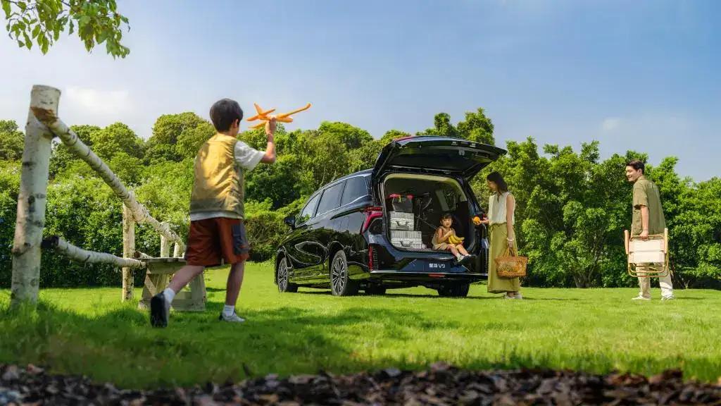 东风风行星海V9为何三个月破万？堪称“价格屠夫”。作为豪华MPV，