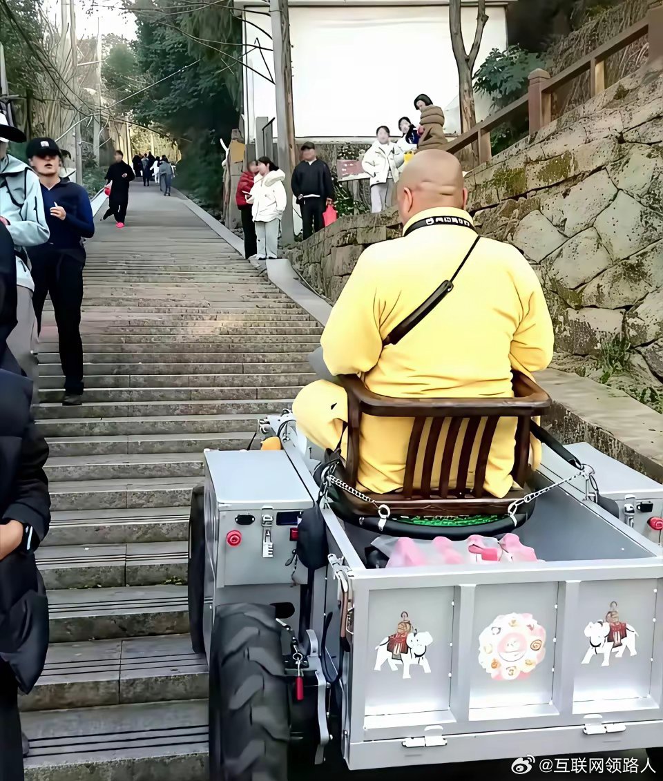 也难怪大伙看得这么入迷，换谁谁不是？