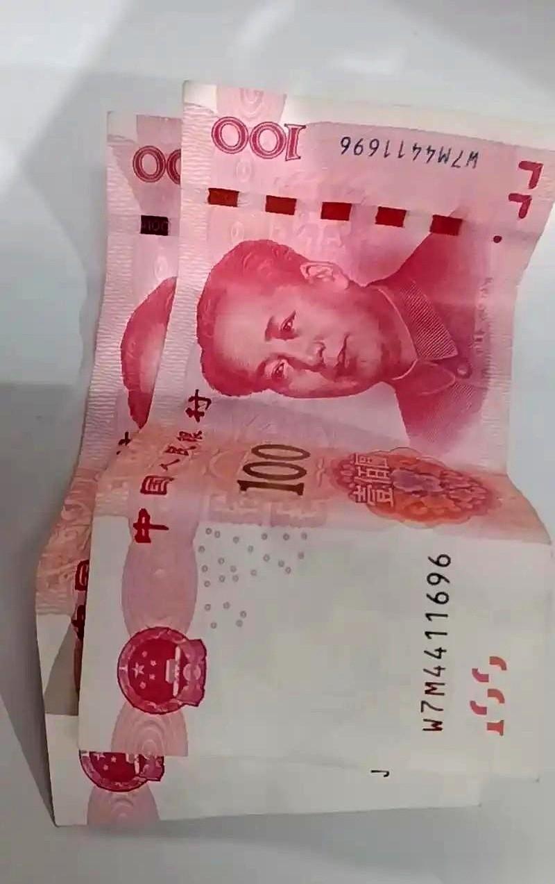 “你必须去，不然人家又要挑理了。”儿子甩下这句话，转身就关上了防盗门。那声音在