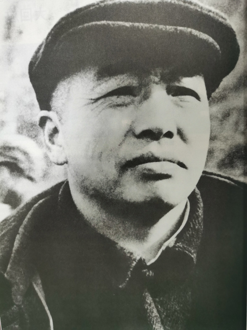 1959年10月初，彭德怀住在吴家花园，他患了感冒和气管炎，咳嗽得厉害。傅连暲医