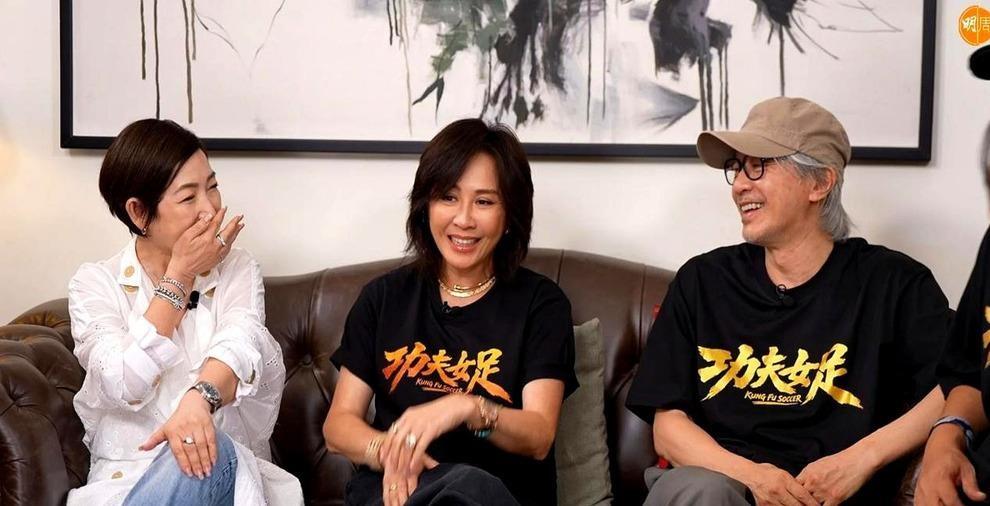 刘嘉玲在节目里当面问周星驰，什么时候找梁朝伟拍戏。这事发生在TVB《一周星星》8