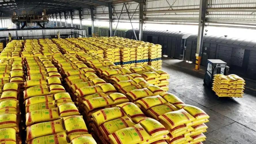 当人们还在每天算计加油成本、关注油价涨跌时，一场席卷全球的“万物危机”已悄然降临