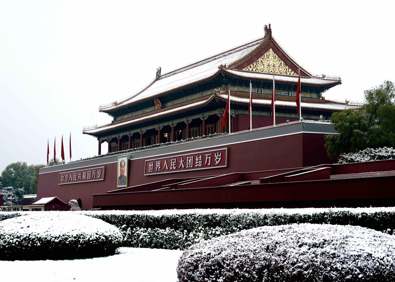 摄影三要素：①元素少，画画元素不超过三个；②用好线，直线不如斜线，斜线不如曲线；