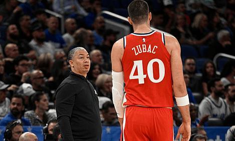 祖巴茨真是蠢到家了，快船六连胜本来球队好好的自己也有长合同，不想着好好养伤。