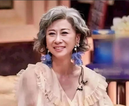 一次，叶倩文无奈地表达了她的惊异：“在我与内地明星的工作交流中，我发现他们的生活