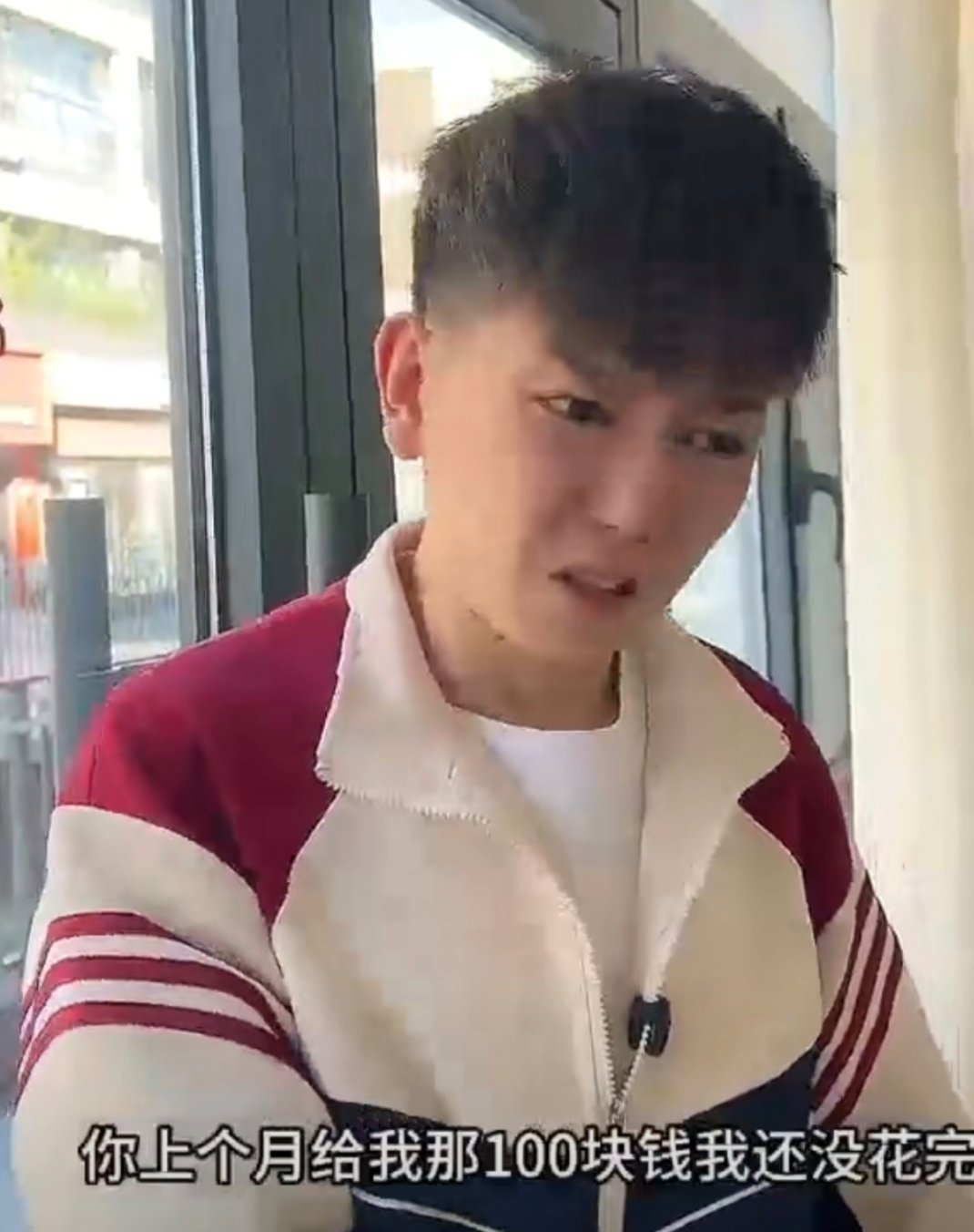父母眼中那些满分小孩睡前故事讲完，她突然搂住我的脖子，