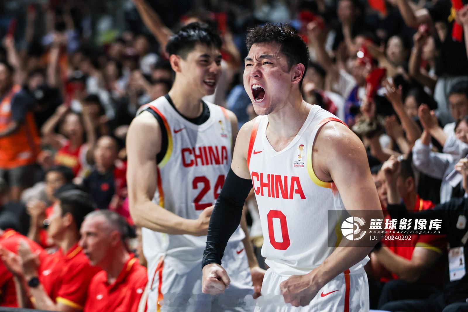 高诗岩离队，我始终认为他承受了过多的骂声。去年亚洲杯被球迷夸疯了的高诗岩，和今年