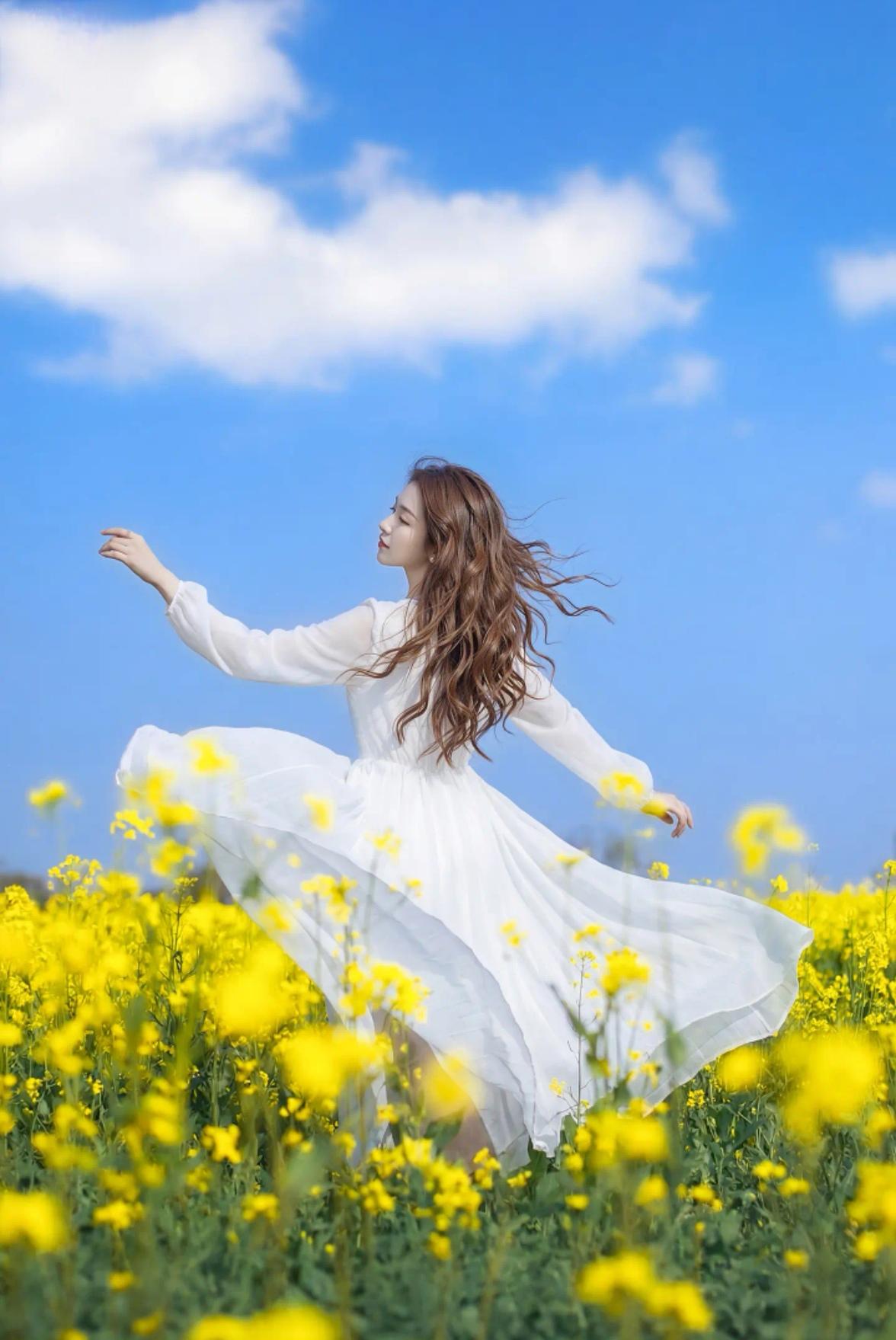 在花海中自由奔跑，感受风的拥抱🌸💃