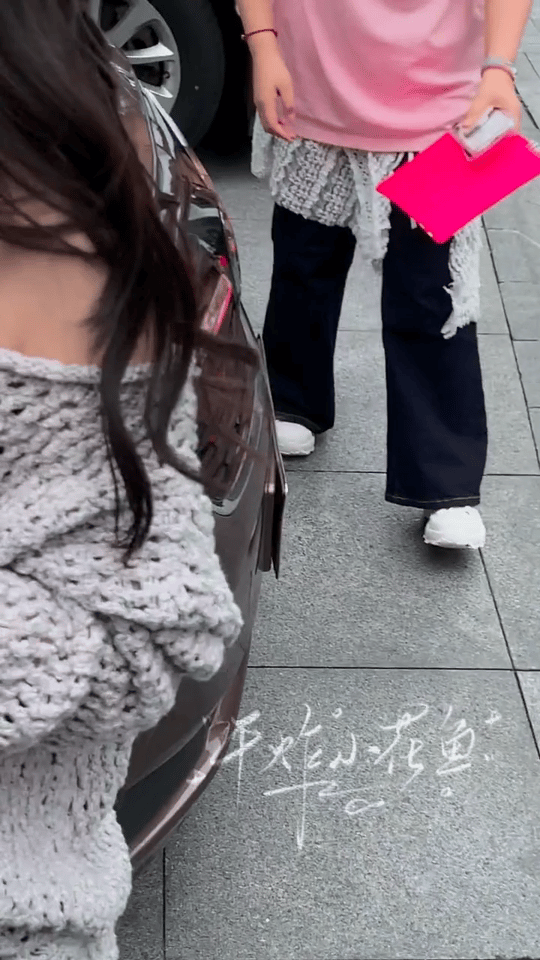 孟子义hi6上班发礼物呜呜呜，感觉孟子义有在认真的对待每一个人！而且上班剧宣也是