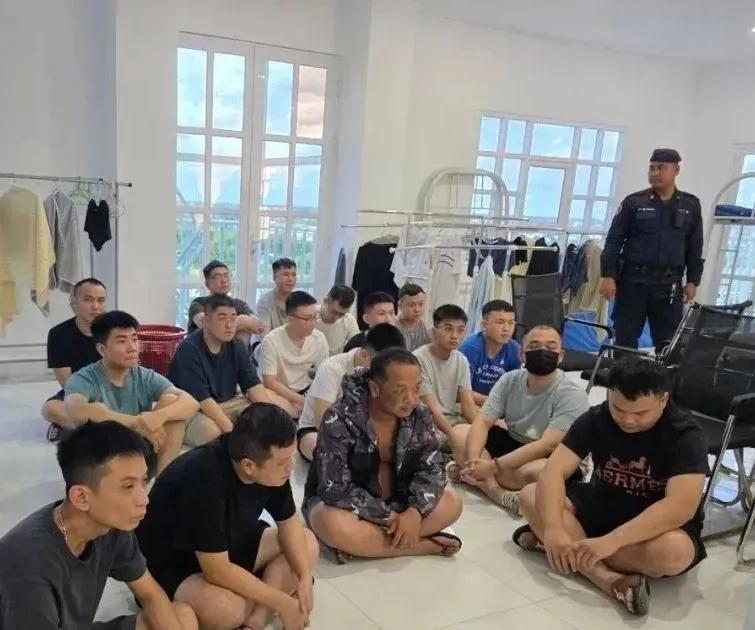 电诈分子无所不用其极，居然高仿国内“公安局”实施诈骗。柬埔寨近日成功打掉一个冒充