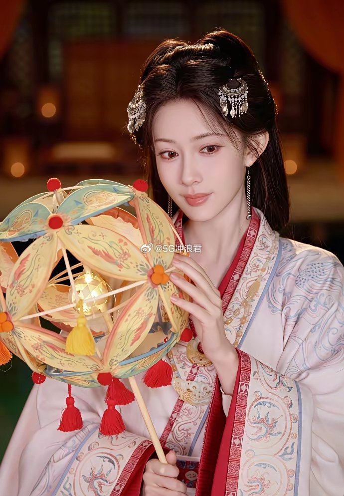 孟子义李昀锐这两人今年不止有综艺合体，还有活动合体，再搭的剧暂时没有。2.孙千