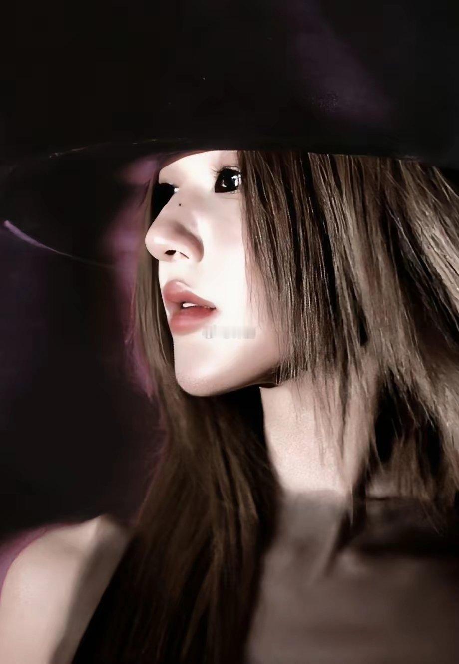 说实话我觉得虞书欣和赵露思真的没有办法比两个人咖位不一样，为什么总拉在一起捆绑呢