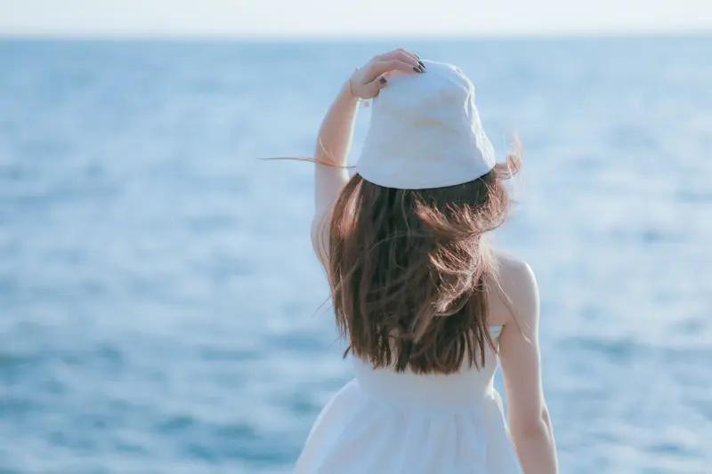 女人也好色女人的好色与男人不同男人的好色在身体上女人的好色在金钱上这话