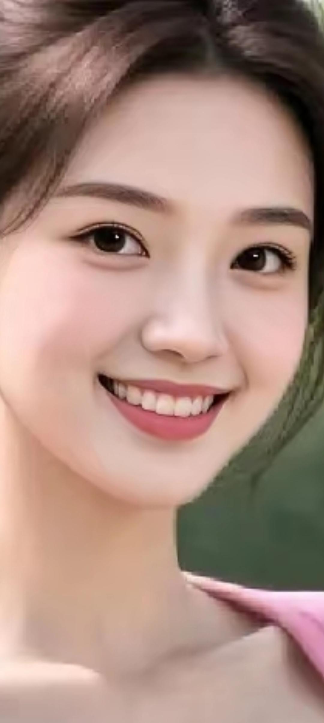 阳光下的微笑，温暖如春日阳光。
