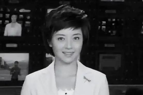 2015年，四川卫视女主持人佟瑶，聚完餐回酒店的路上，因为内急下车去路边草丛小解